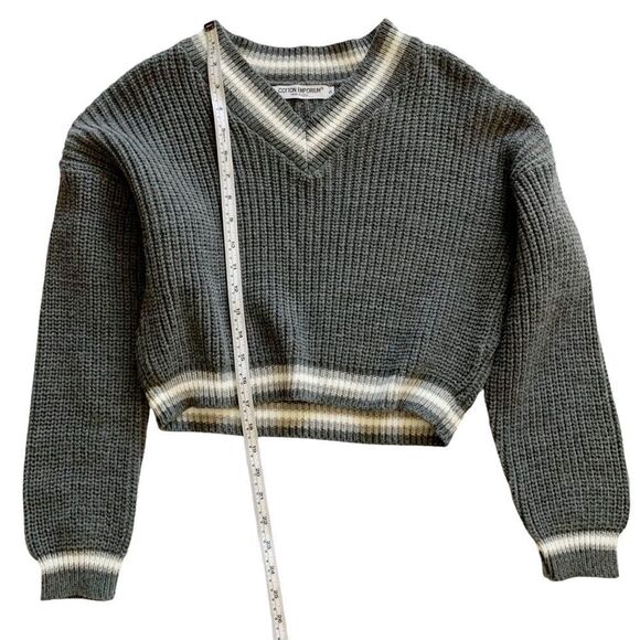 🆕 Cropped Sweater! ♥️ - Picture 3 of 5